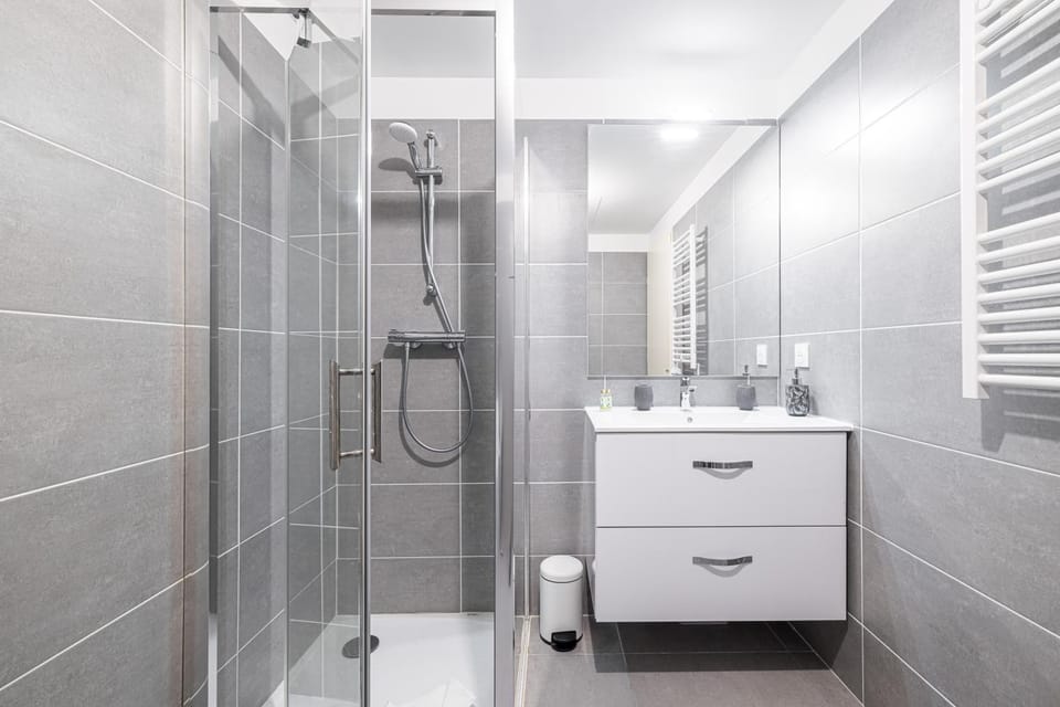 Shower, Bathroom