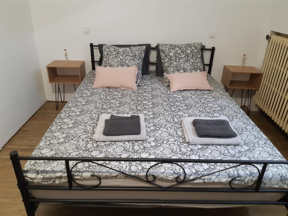 Bed, Bedroom, internet