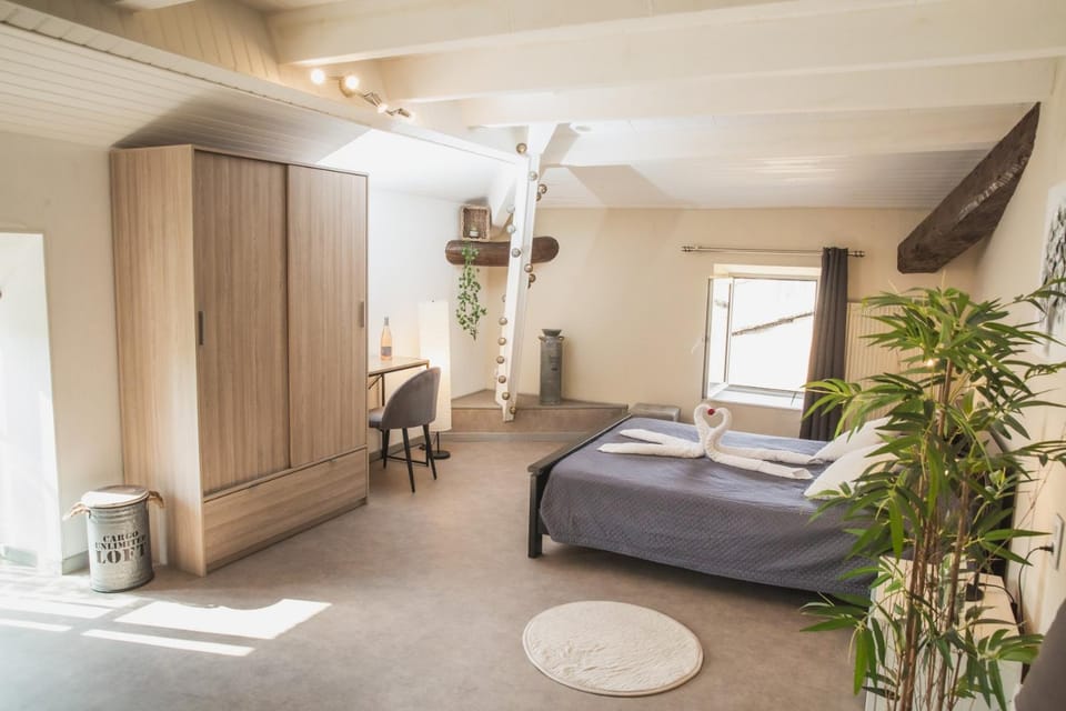 Bed, Photo of the whole room, Bedroom, wardrobe