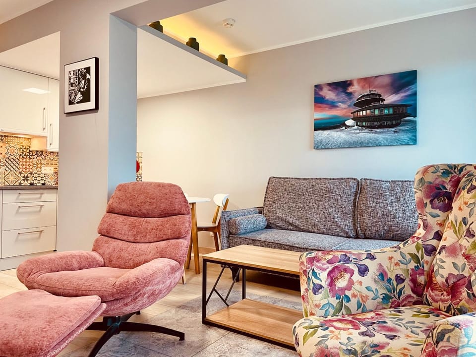 Kitchen or kitchenette, Living room, Seating area