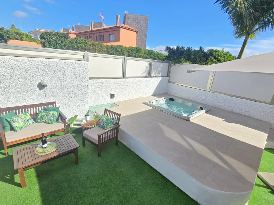 Garden, Hot Tub, Garden view, sunbed