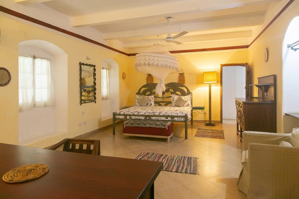 Bed, Photo of the whole room, Decorative detail, Decorative detail, Bedroom, air conditioner, air conditioner