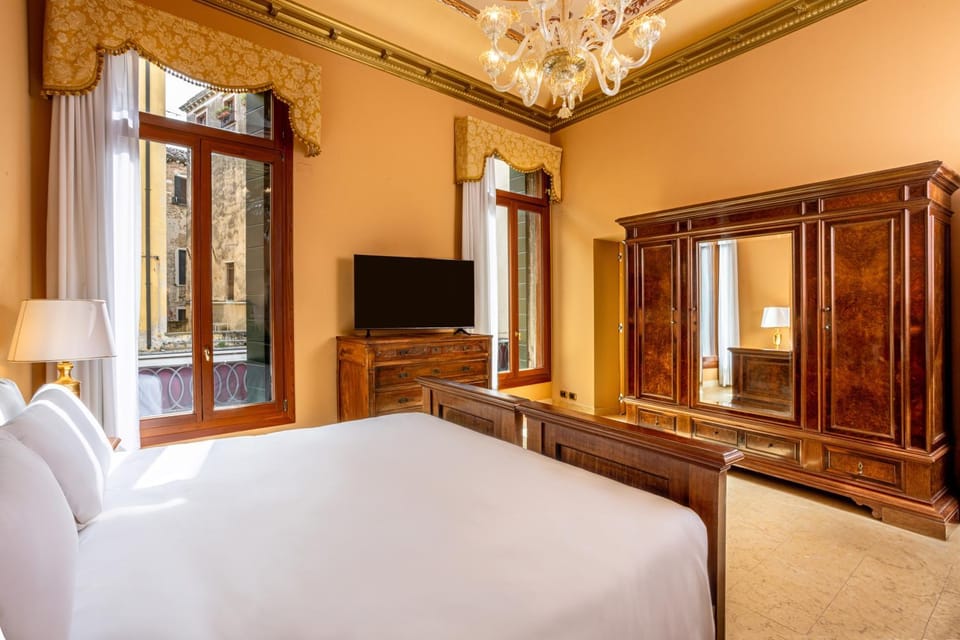 TV and multimedia, Photo of the whole room, Bedroom, wardrobe