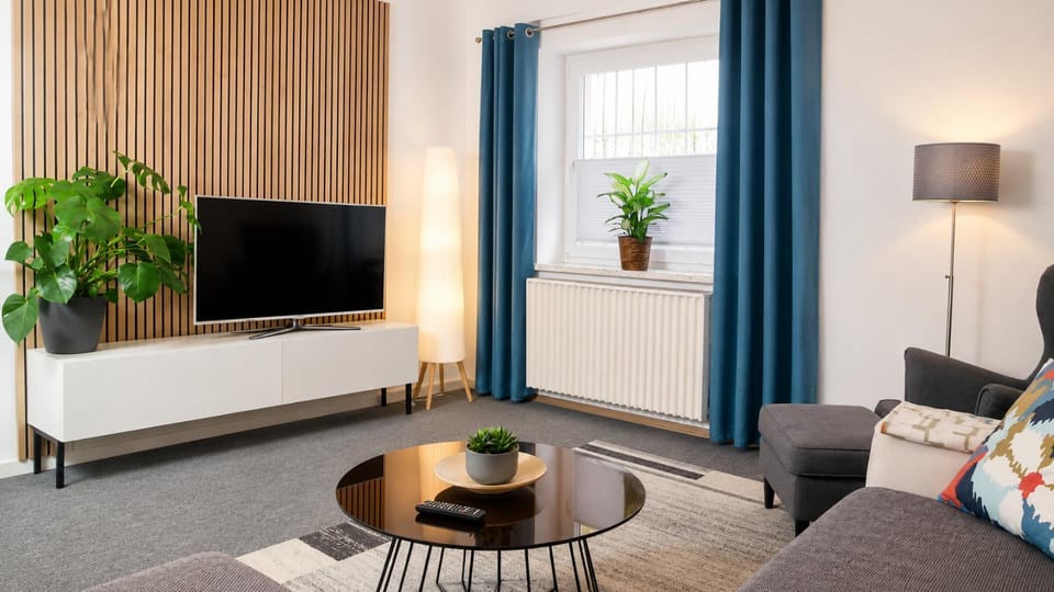 Communal lounge/ TV room, TV and multimedia, Living room, Evening entertainment