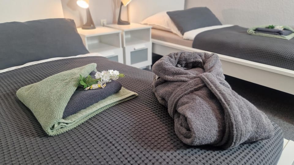 Bed, Photo of the whole room, Bedroom, towels