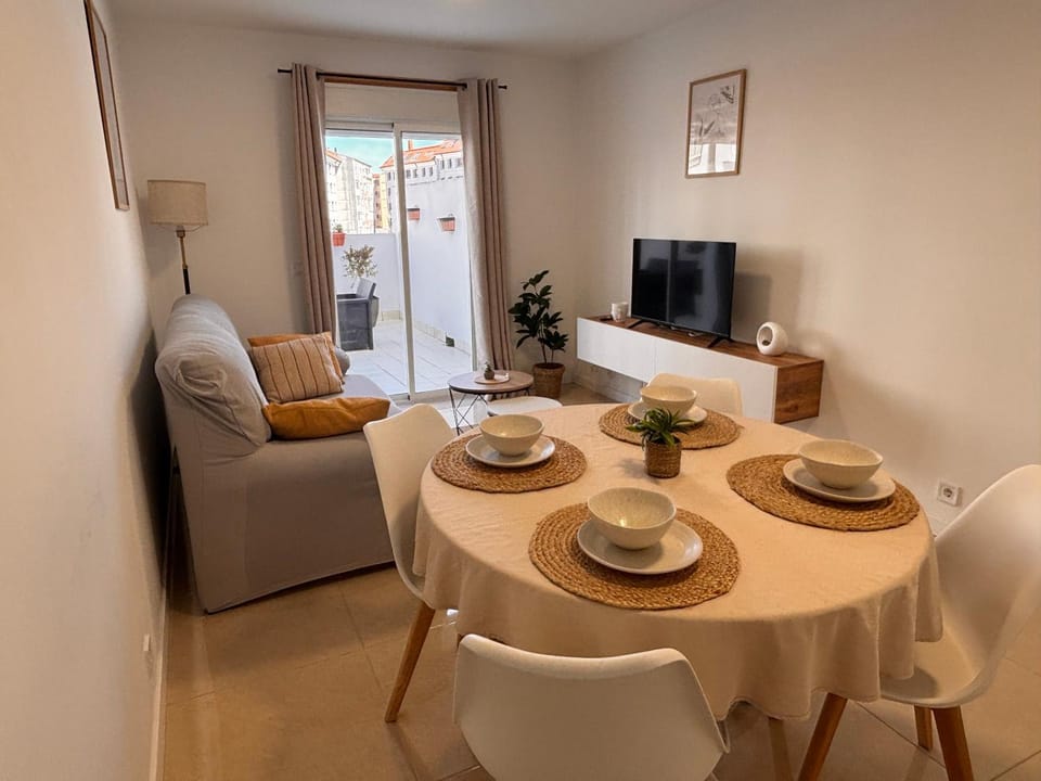Living room, Dining area