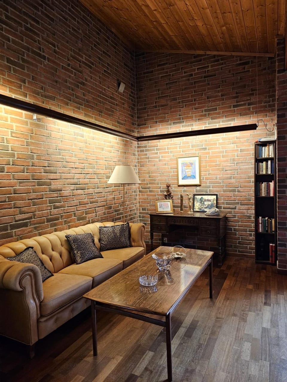 Library, Living room, Seating area