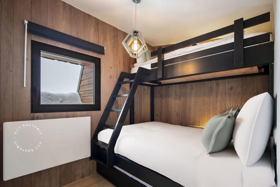 Bedroom, bunk bed