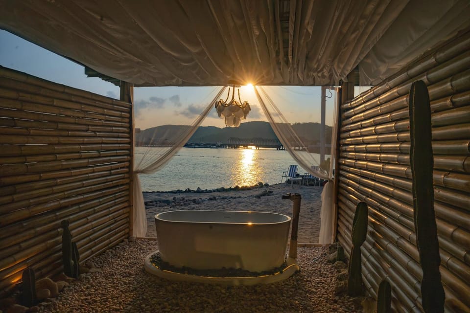 Bamboo Beachfront Koh Larn Hotel in Chon Buri Changwat