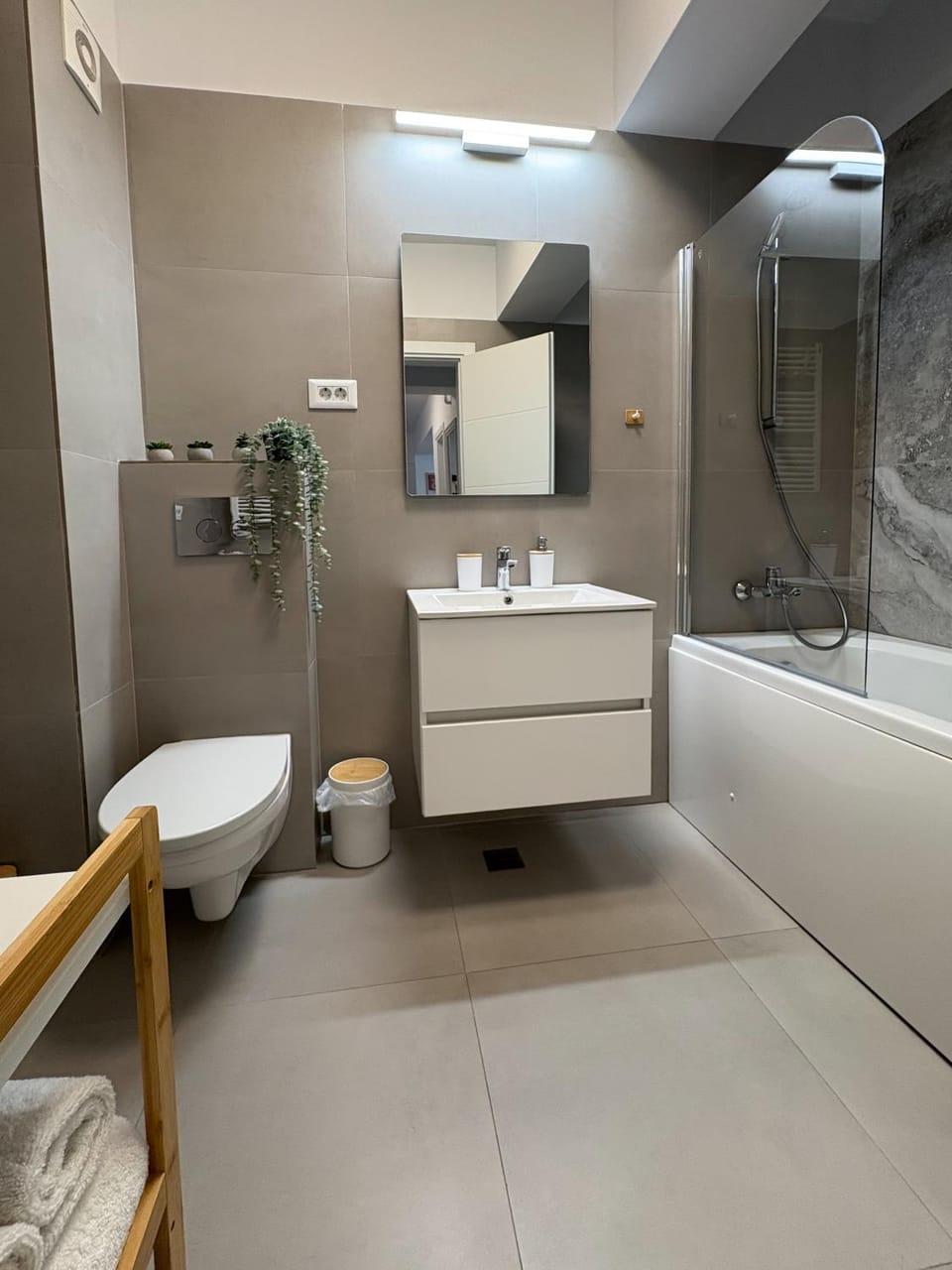 Shower, Toilet, Bathroom, Bath, towels