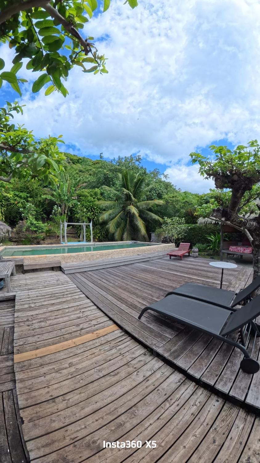 Fare TEAK avec Palapa et piscine partagée House in Moorea-Maiao