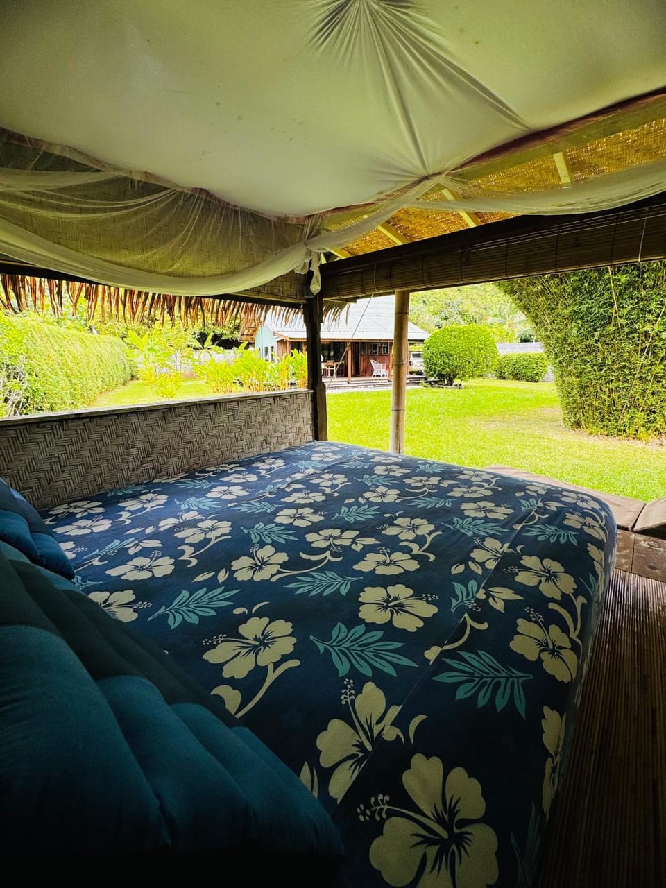 Fare TEAK avec Palapa et piscine partagée House in Moorea-Maiao