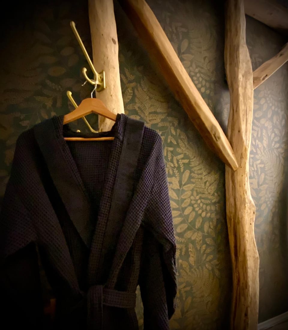 flat iron, towels