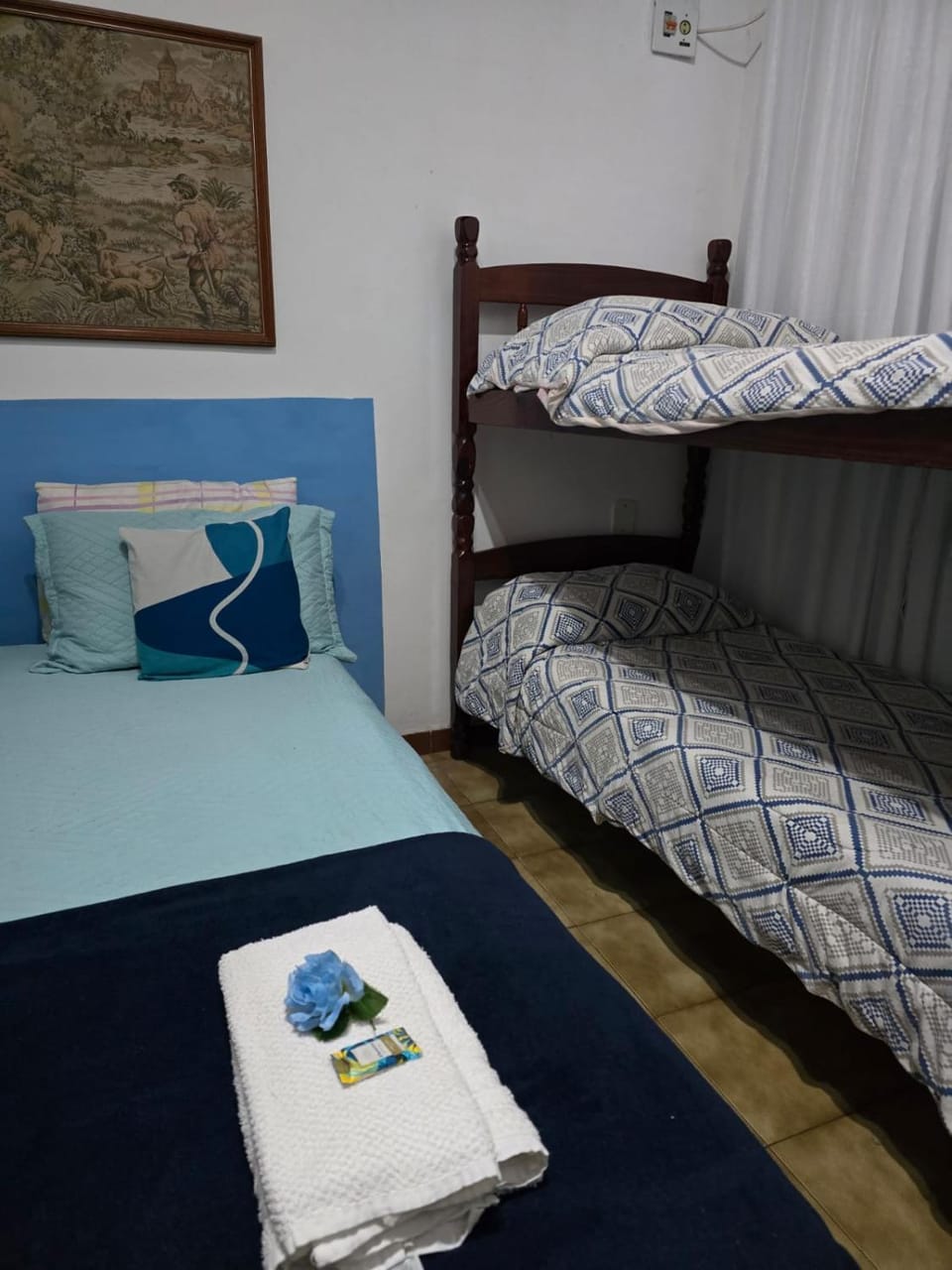 Bed, Photo of the whole room, bunk bed, towels