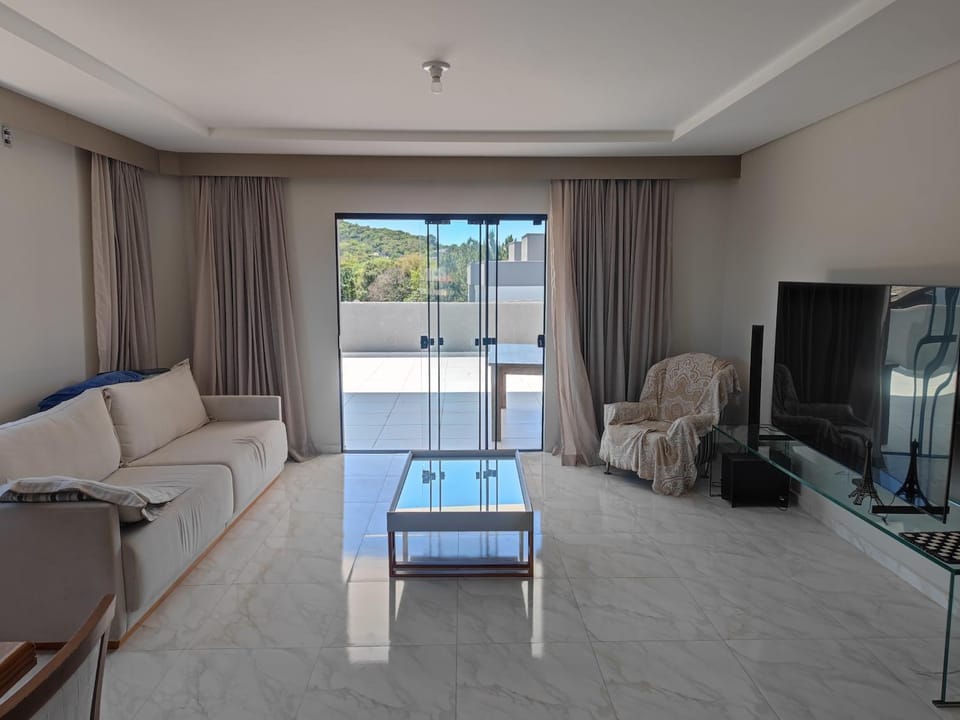 Communal lounge/ TV room, TV and multimedia, Living room