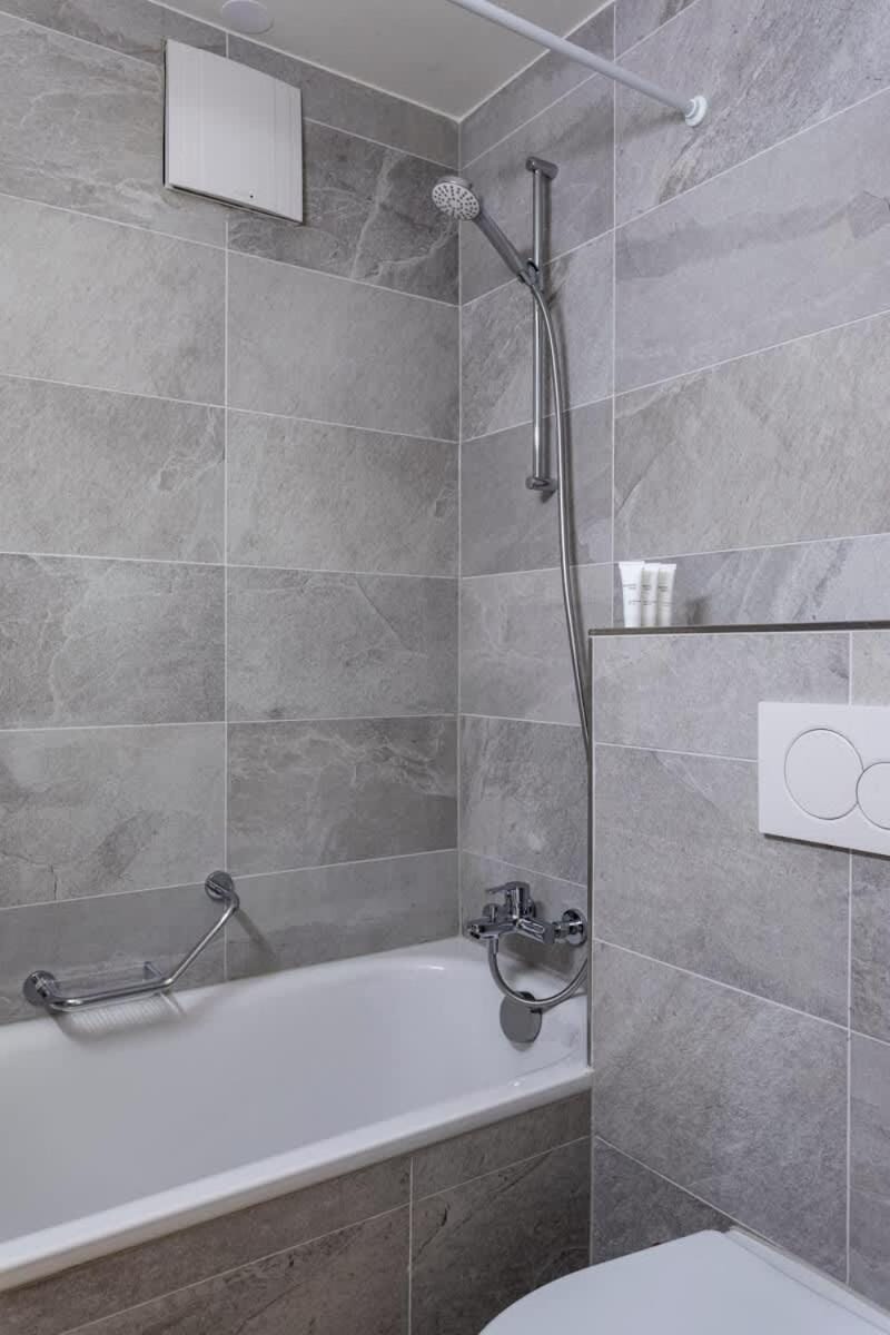 Modern appt opposite theatre, 7 min walk to Messe Apartment in Basel