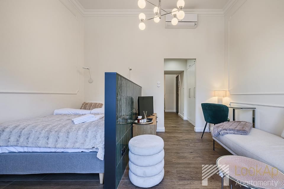 Bed, Living room, Photo of the whole room, Bedroom