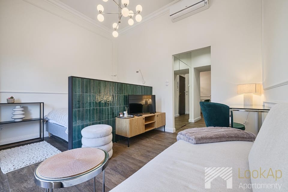 Bed, Living room, Photo of the whole room, Bedroom, air conditioner