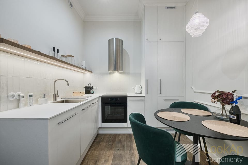 Kitchen or kitchenette, Dining area, stove