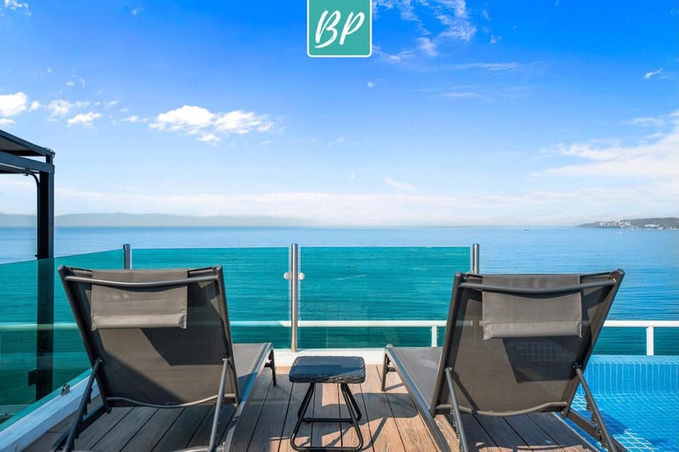 Risco - Downtown Bucerias Rooftop Pool & Beach Club Apartment in Bucerias