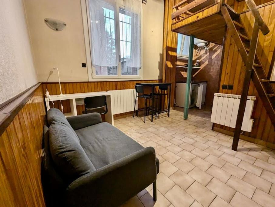 Studio - Hyper Centre avec Parking & Wifi Gratuit Apartment in Grenoble