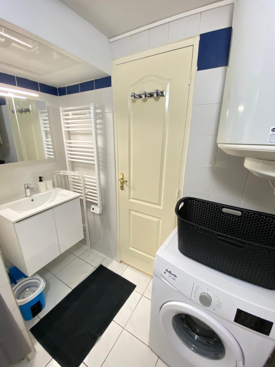 Studio et Projecteur à 100 m du Métro Apartment in Saint-Denis, France