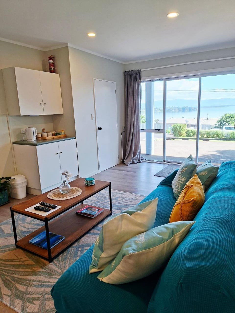 Kitchen or kitchenette, Living room, Seating area