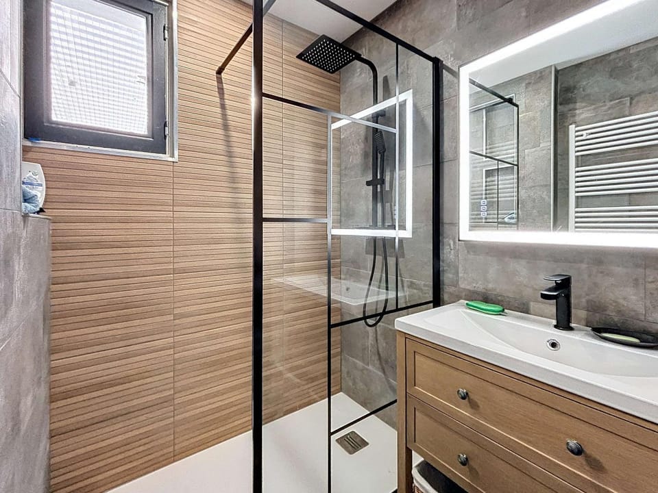 Maison rénovée avec jardin, garage, parking et WiFi gratuit - FR-1-361-558 House in Granville