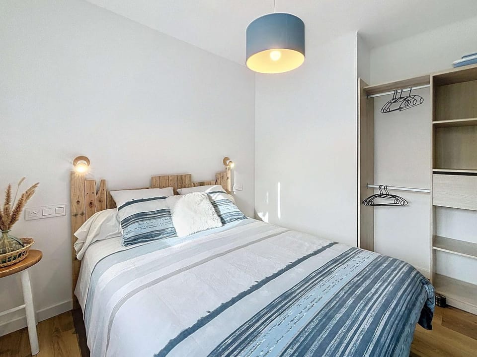 Maison rénovée avec jardin, garage, parking et WiFi gratuit - FR-1-361-558 House in Granville