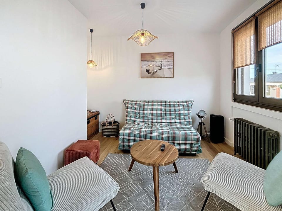 Maison rénovée avec jardin, garage, parking et WiFi gratuit - FR-1-361-558 House in Granville