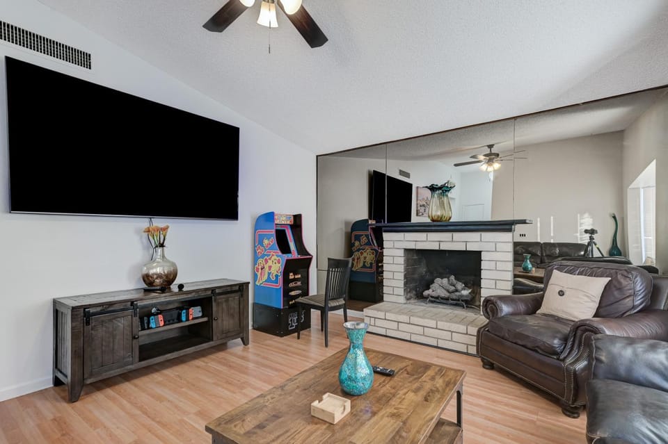 Game Room, Karaoke, TV and multimedia, Living room, Seating area, Evening entertainment, fireplace, heating, air conditioner
