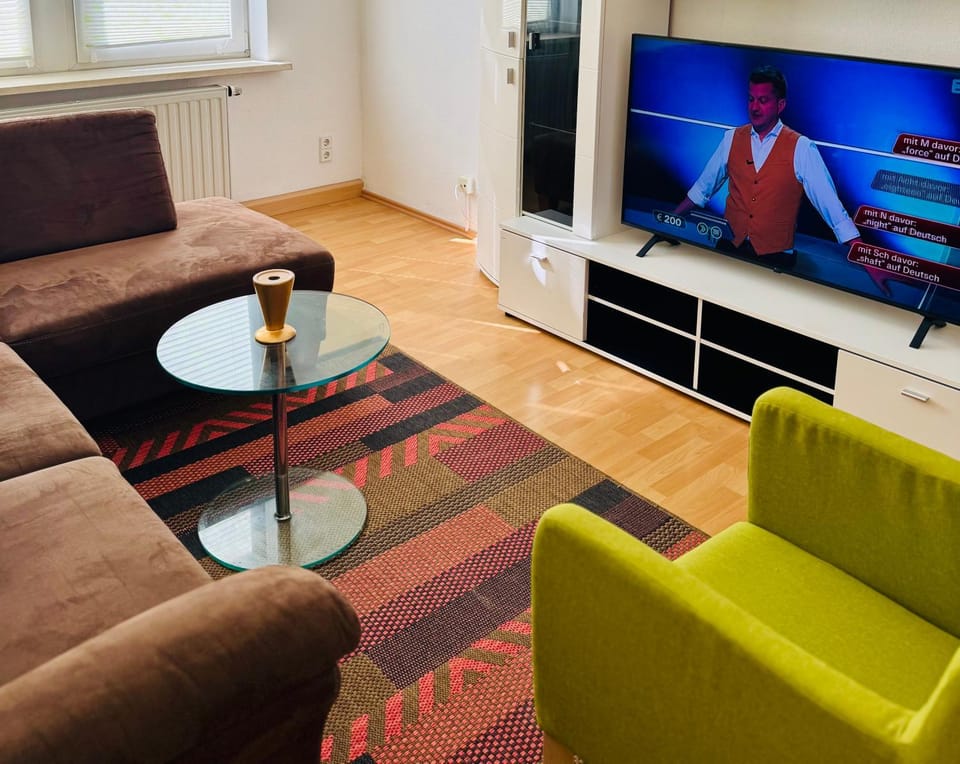 Communal lounge/ TV room, TV and multimedia, Living room, Seating area, Evening entertainment
