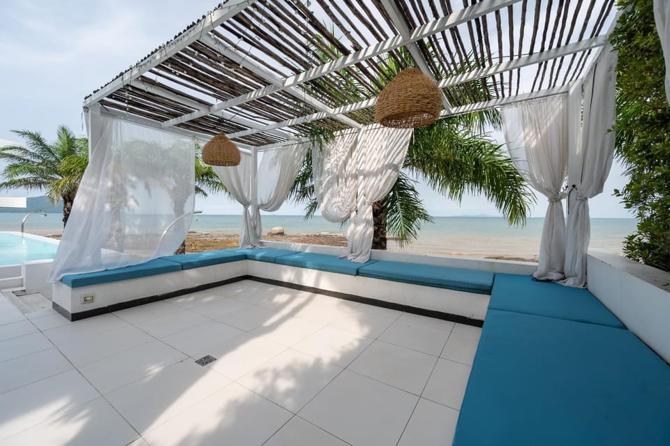 Day, Natural landscape, Pool view, Sea view, Swimming pool