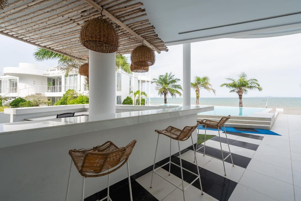 Day, Swimming pool, Swimming pool, sunbed, Internal: Not applicable to any particular room