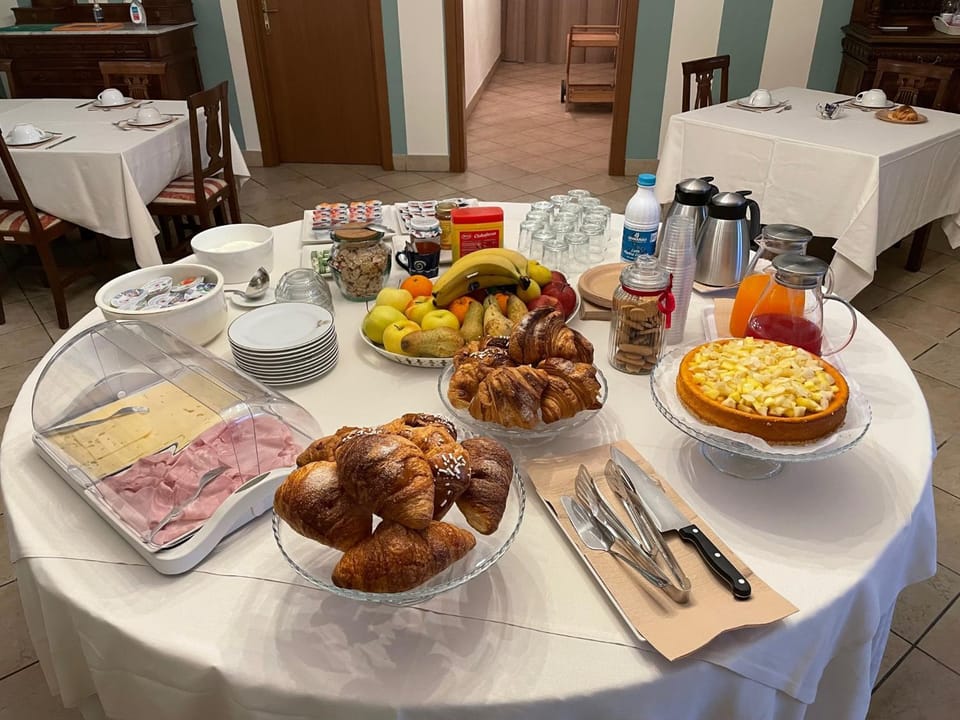 Breakfast, Buffet breakfast, Italian breakfast