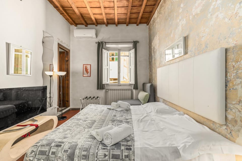 Bathroom, TV and multimedia, Decorative detail, Bedroom, Garden view, Inner courtyard view, air conditioner