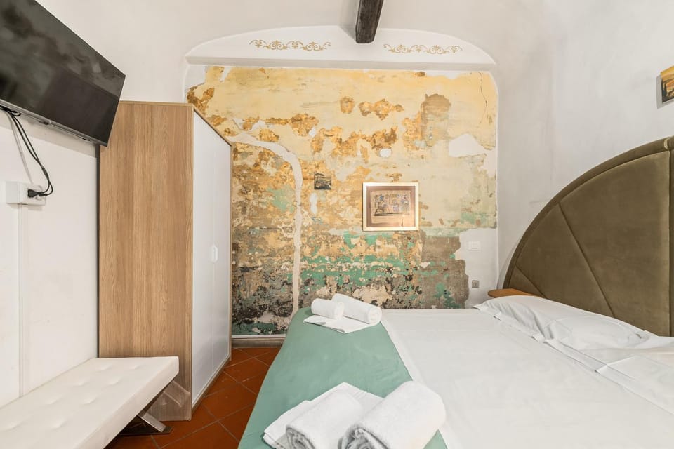 TV and multimedia, Decorative detail, Bedroom, wardrobe