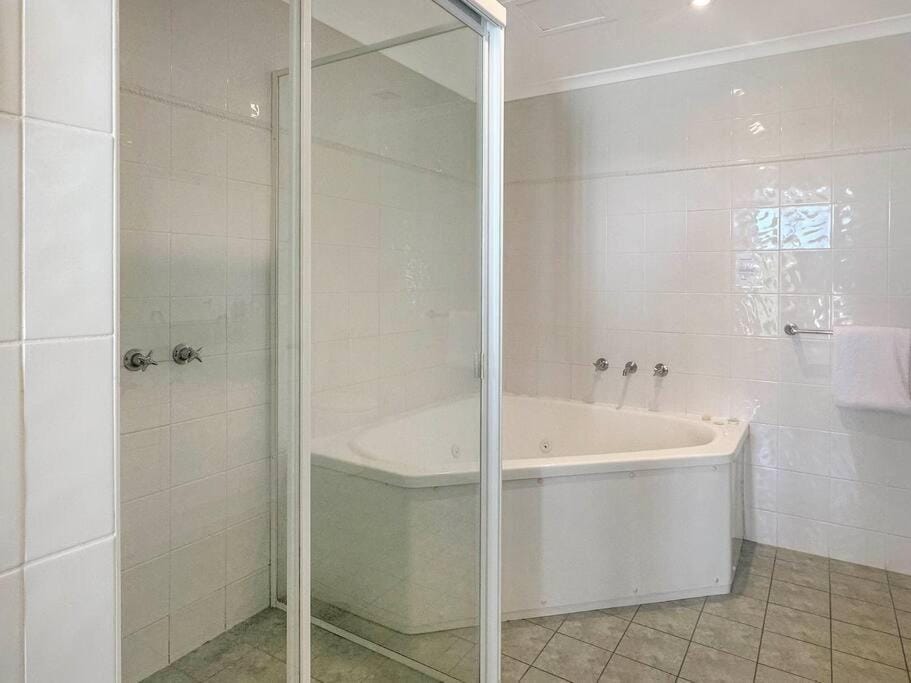 Unit 19 - Avoca Palms Resort Apartment in Cape Three Points Road