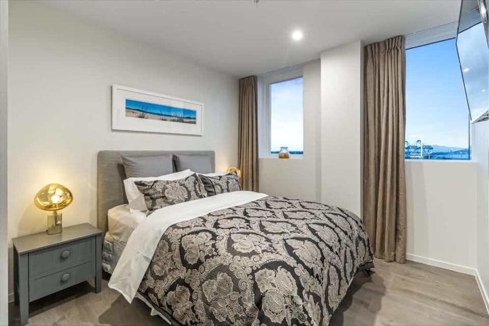 Modern 2BR Penthouse for Families by Zodiak Stays Apartment in Auckland