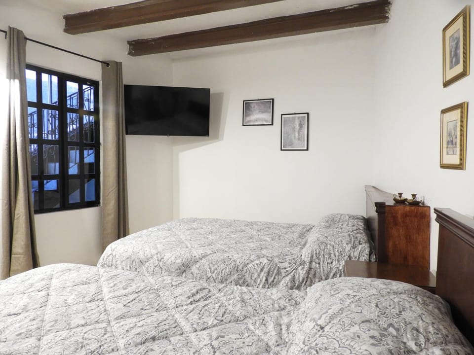 Bed, TV and multimedia, Photo of the whole room