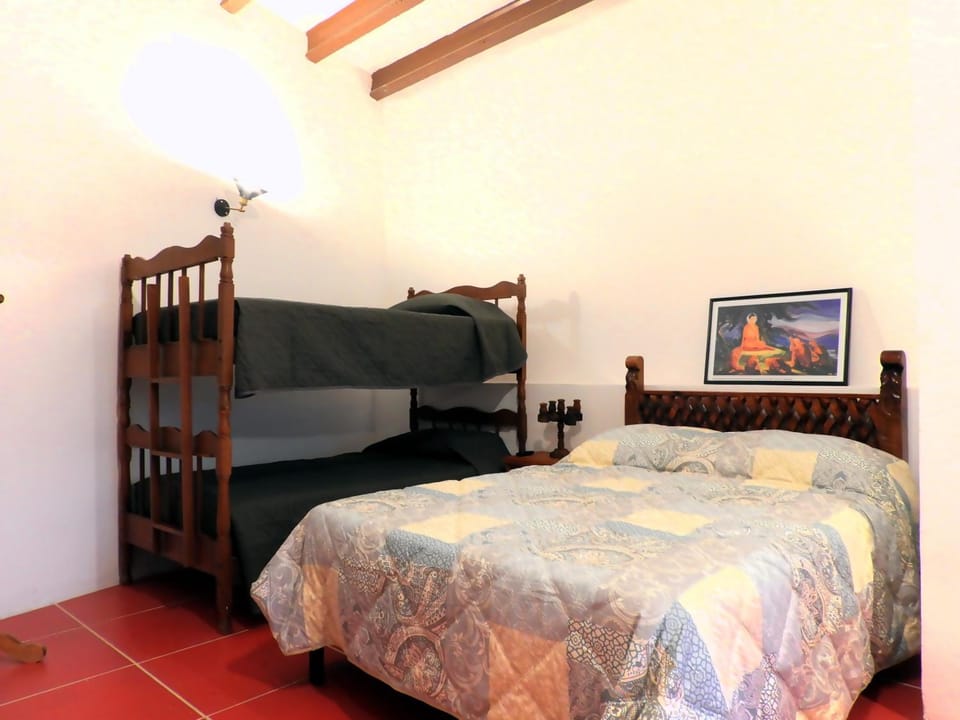 Photo of the whole room, bunk bed