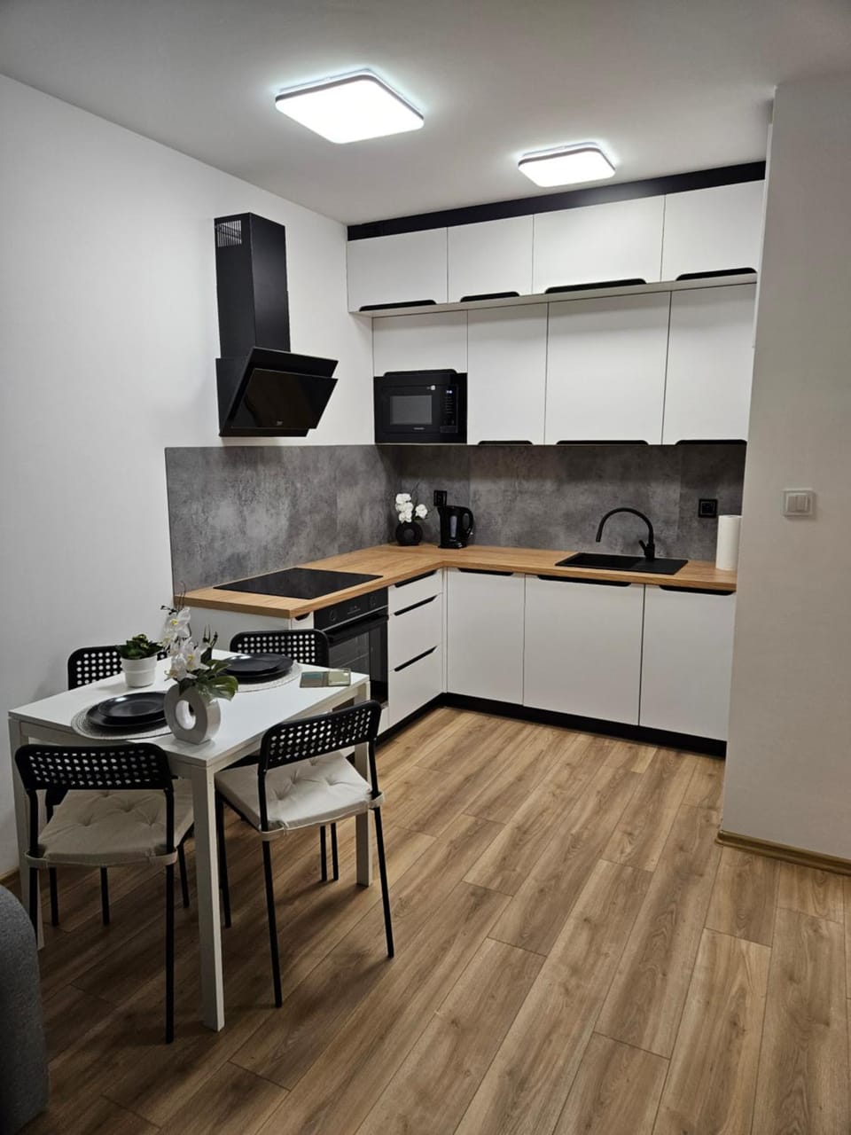 Kitchen or kitchenette, Dining area, dishwasher, oven, pet friendly, stove