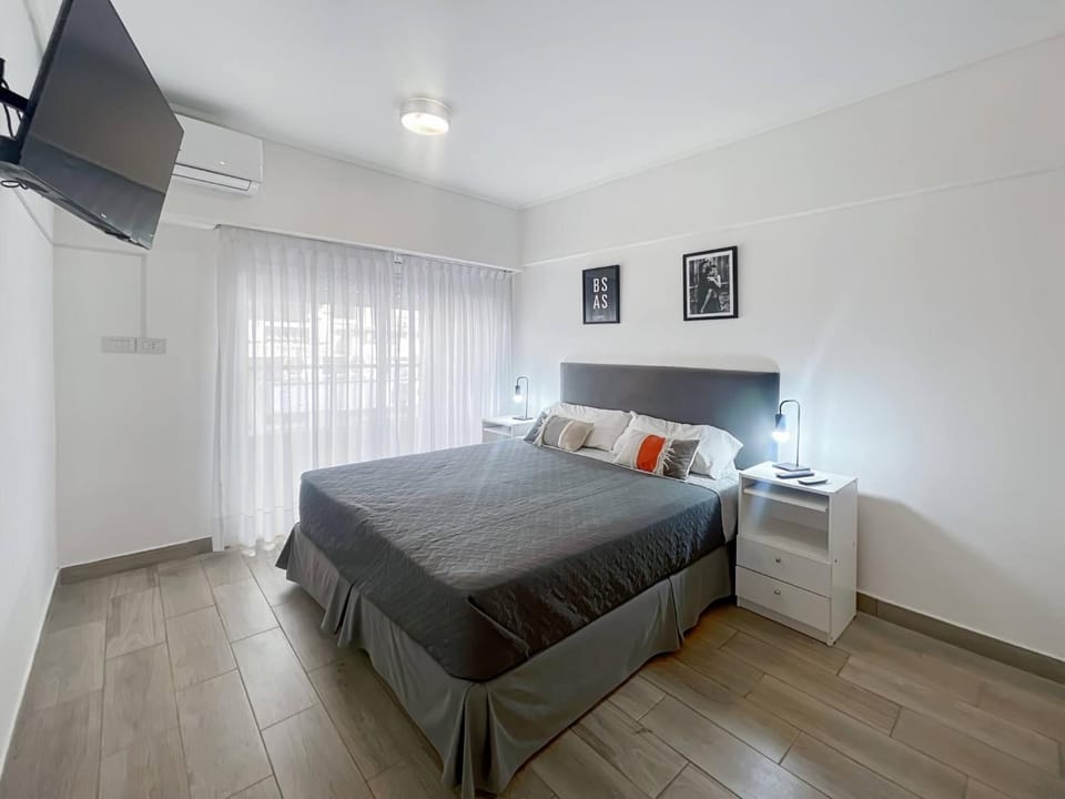 Bed, TV and multimedia, Balcony/Terrace, Bedroom, air conditioner