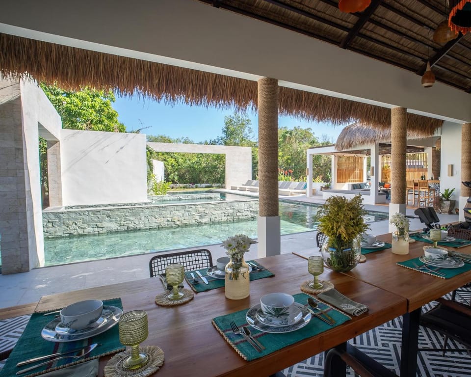 Food and drinks, Dining area, Swimming pool, Swimming pool, Breakfast