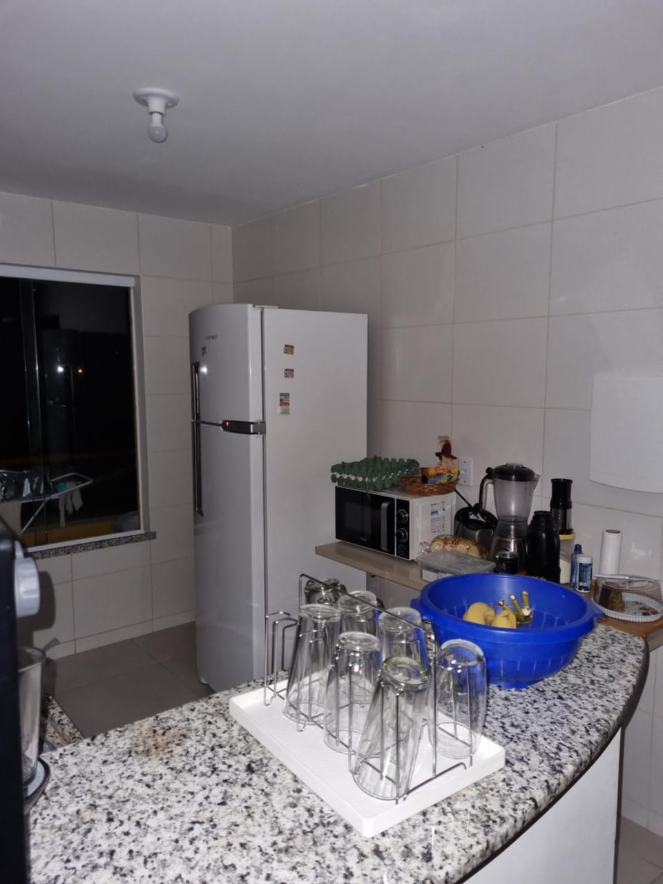 Coffee/tea facilities, Kitchen or kitchenette, stove
