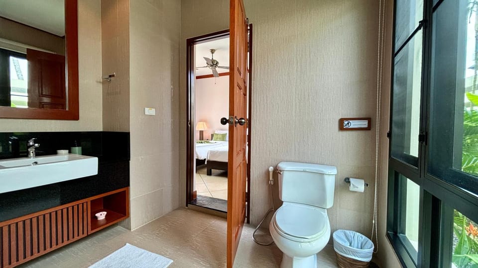 Shower, Toilet