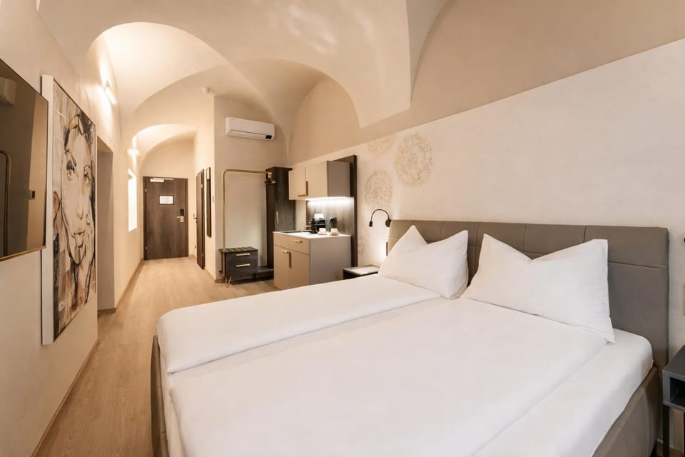 Bed, Kitchen or kitchenette
