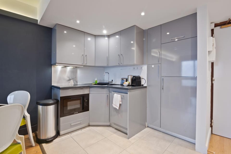 Kitchen or kitchenette, oven, stove, toaster