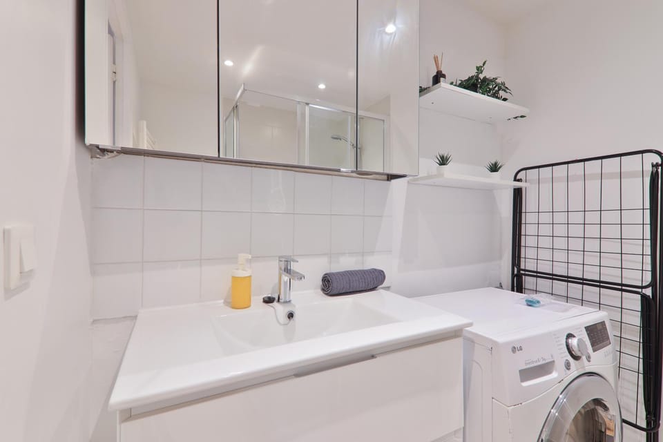 Bathroom, washing machine