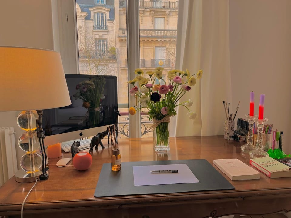 Communal lounge/ TV room, Bed, Library, TV and multimedia, Living room, Landmark view, Landmark view, Drinks, Alcoholic drinks, Alcoholic drinks, Non alcoholic drinks, Non alcoholic drinks, furniture, internet, internet, minibar, room service, room service, storage, VIP, VIP, wardrobe